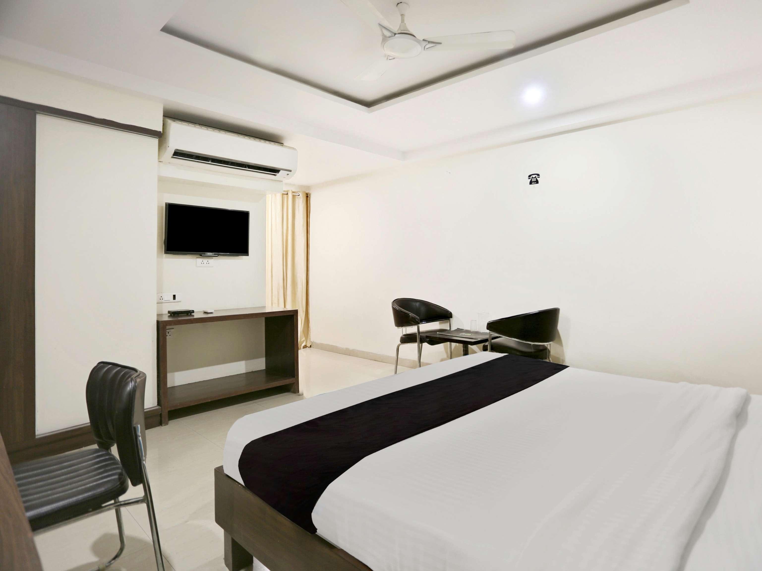 Townhouse Halcyon Deccan Inn Near Shilparamam Kondapur  Eksteriør billede