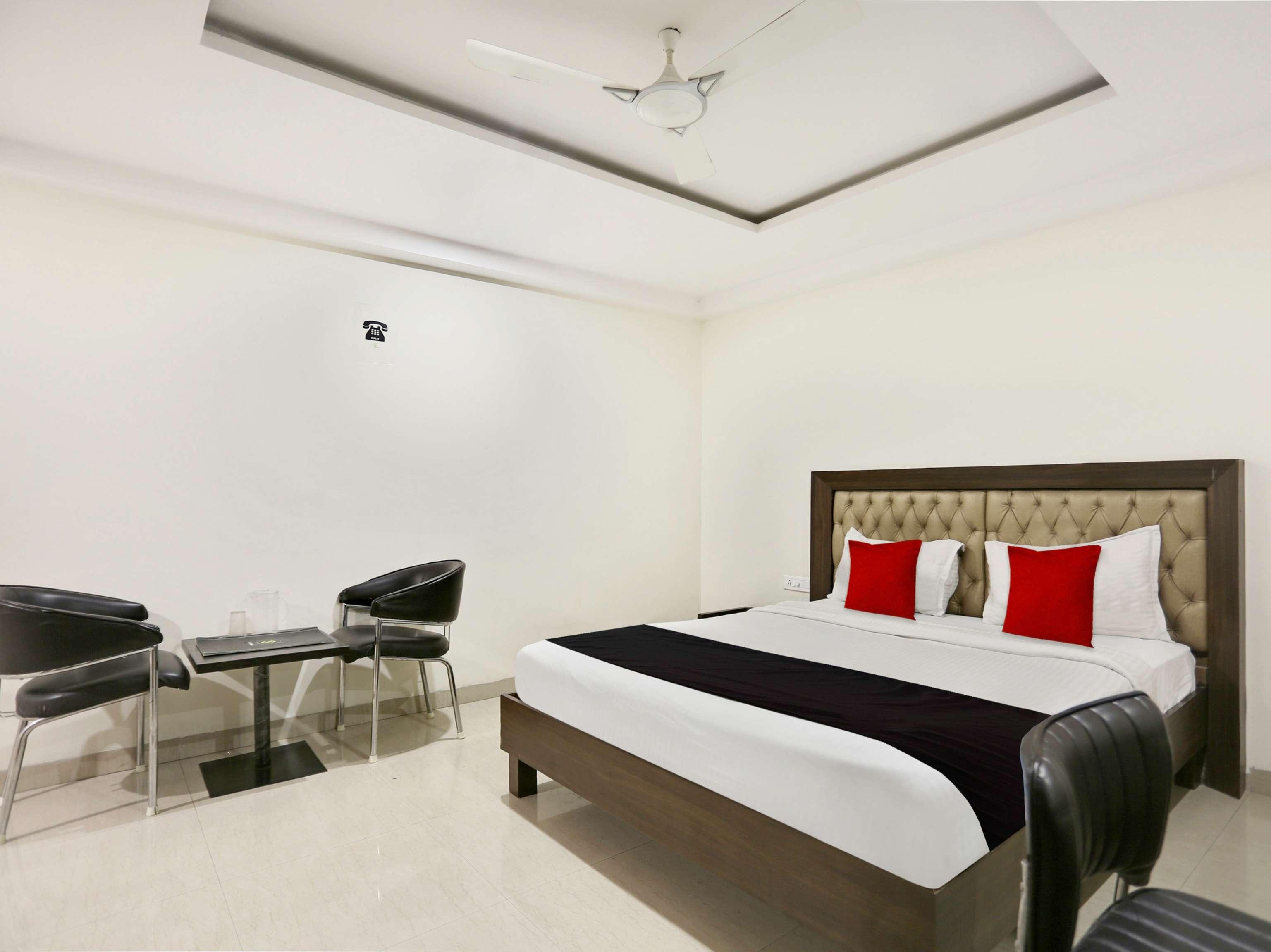 Townhouse Halcyon Deccan Inn Near Shilparamam Kondapur  Eksteriør billede
