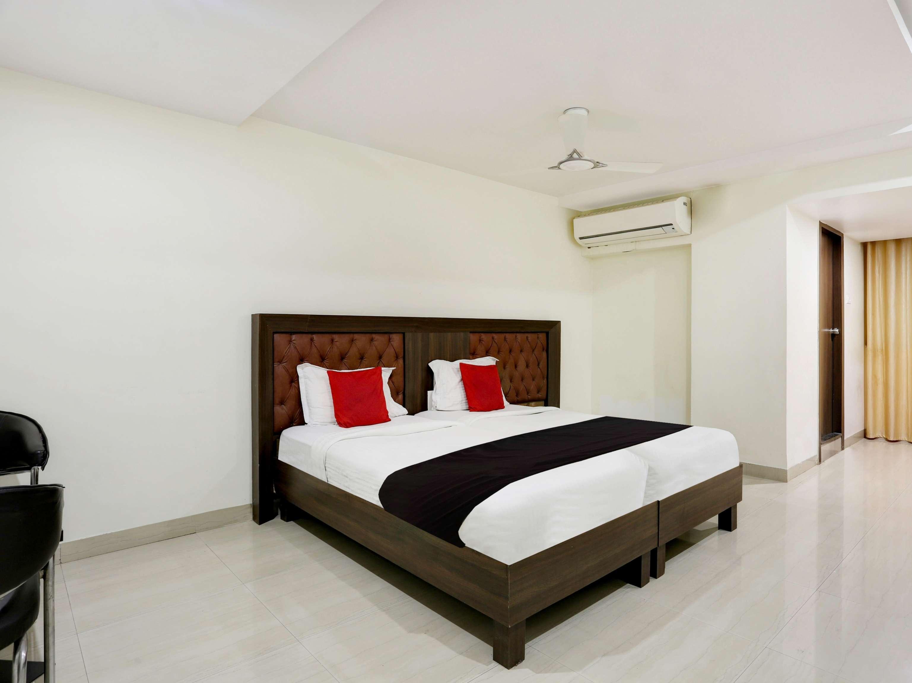 Townhouse Halcyon Deccan Inn Near Shilparamam Kondapur  Eksteriør billede