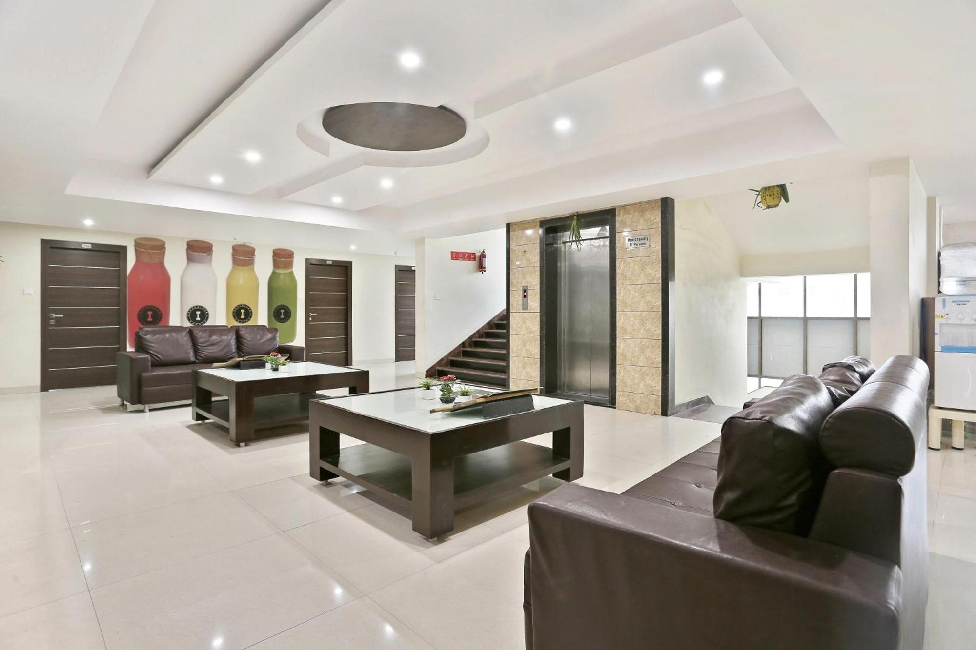 Townhouse Halcyon Deccan Inn Near Shilparamam Kondapur  Eksteriør billede