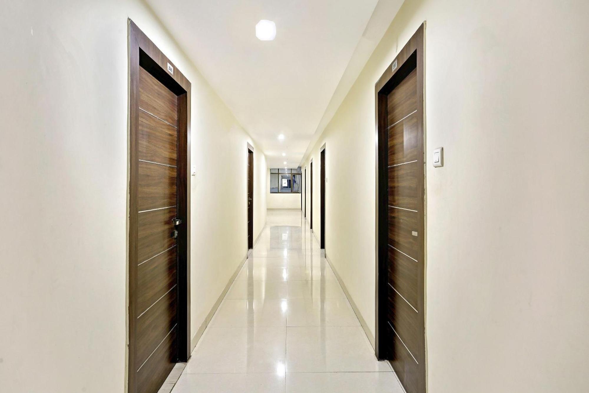 Townhouse Halcyon Deccan Inn Near Shilparamam Kondapur  Eksteriør billede