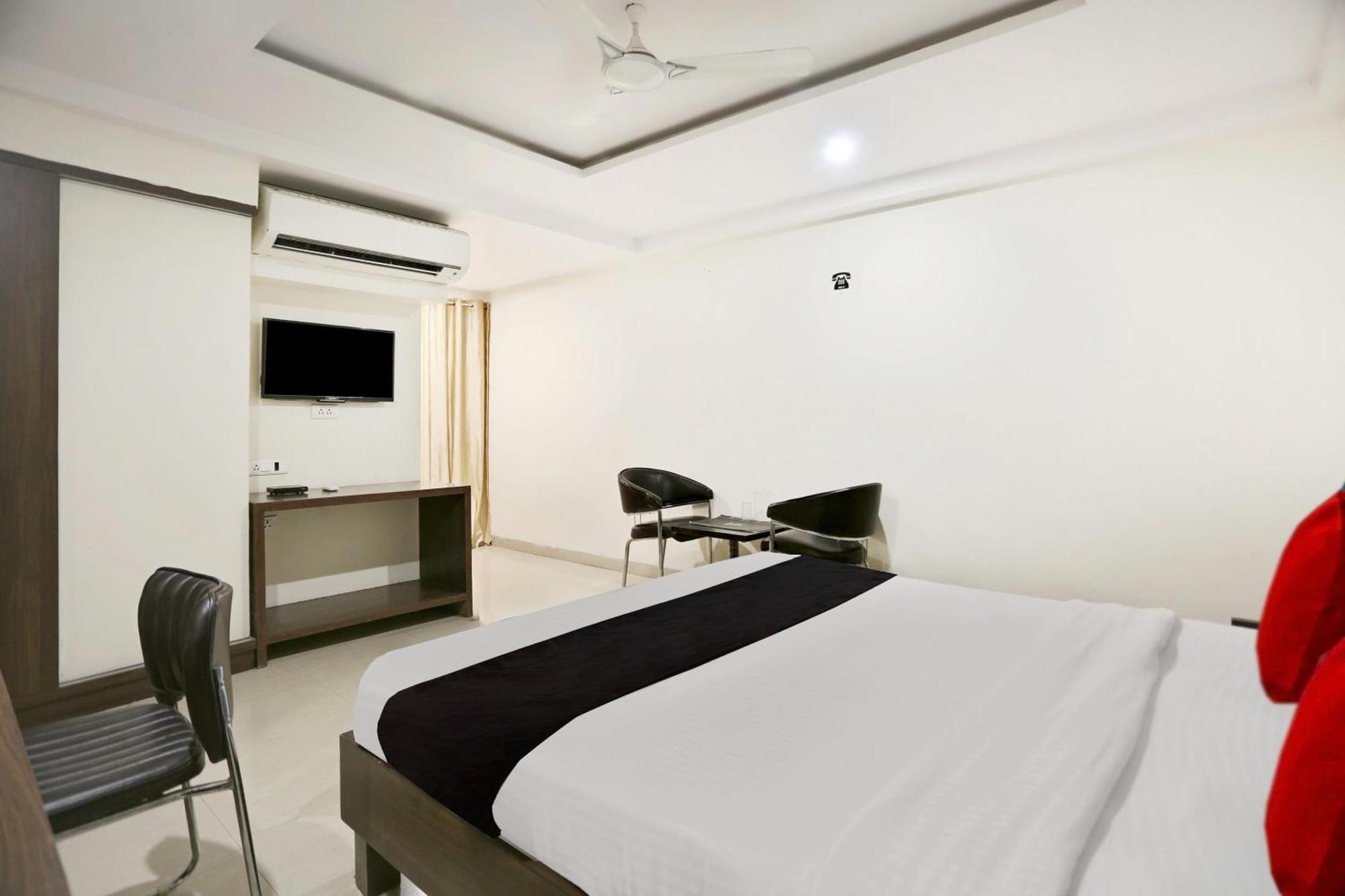 Townhouse Halcyon Deccan Inn Near Shilparamam Kondapur  Eksteriør billede