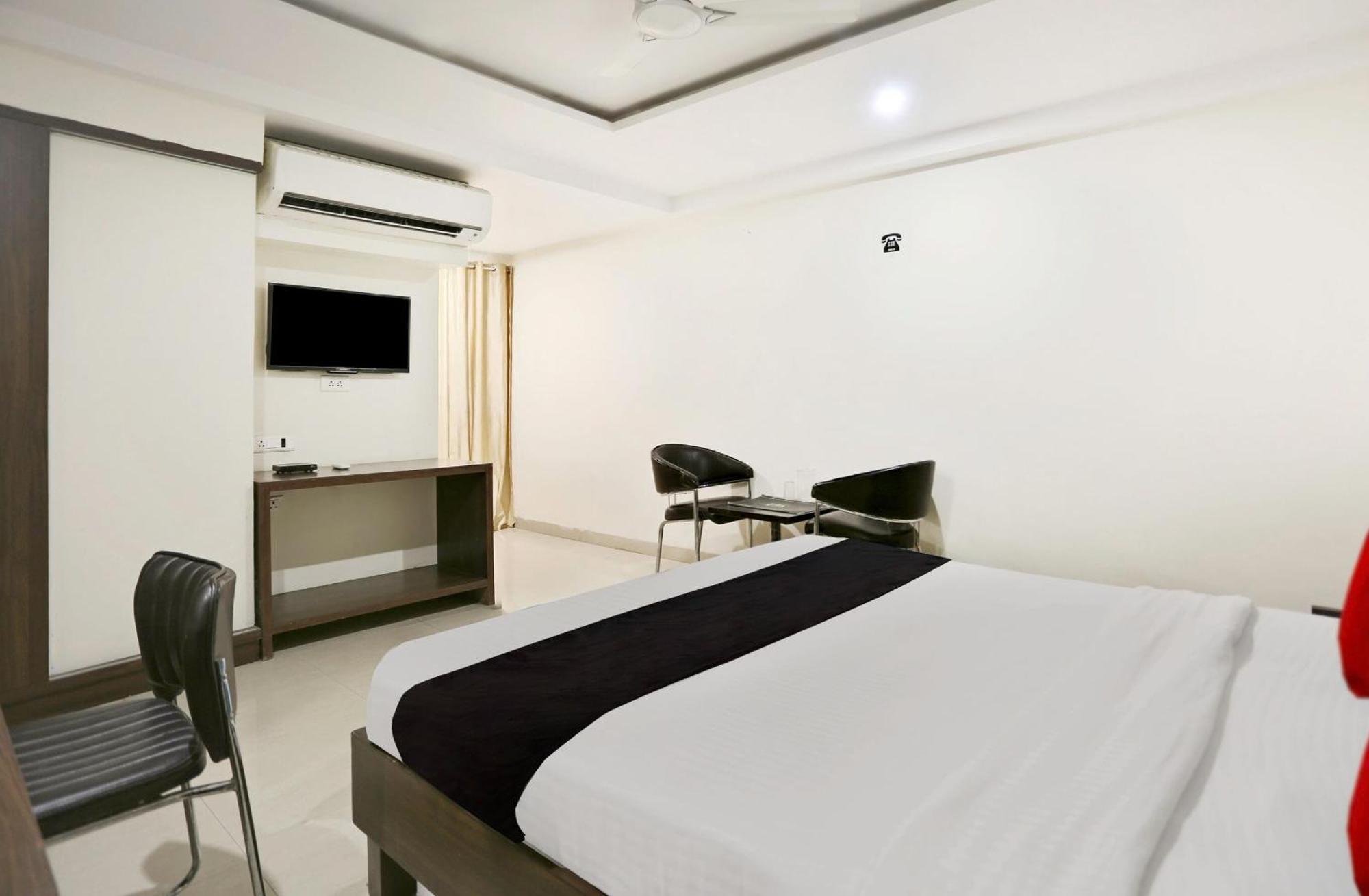 Townhouse Halcyon Deccan Inn Near Shilparamam Kondapur  Eksteriør billede