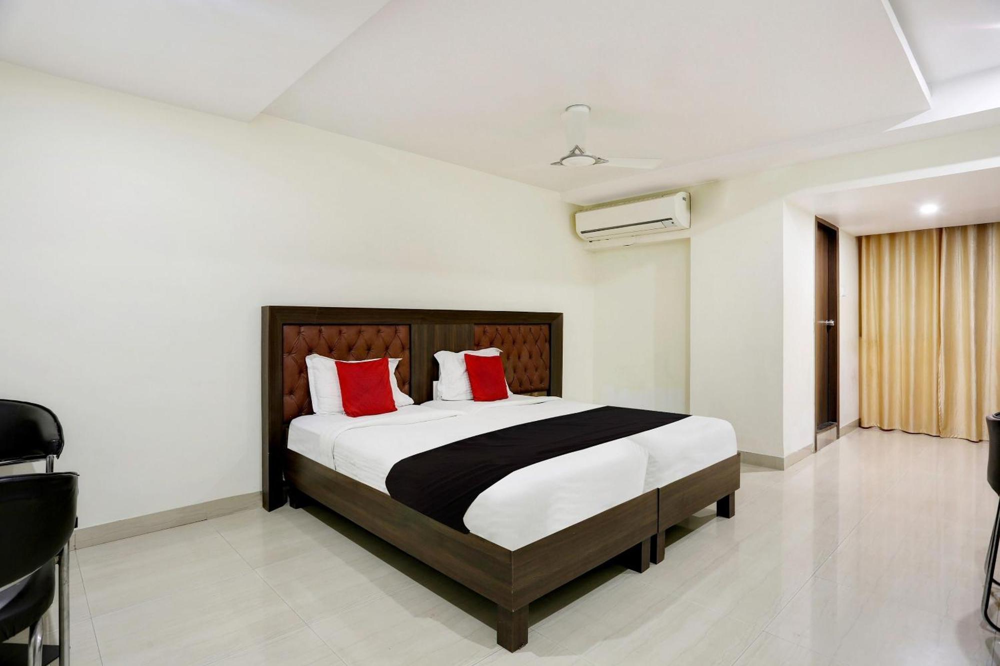 Townhouse Halcyon Deccan Inn Near Shilparamam Kondapur  Eksteriør billede