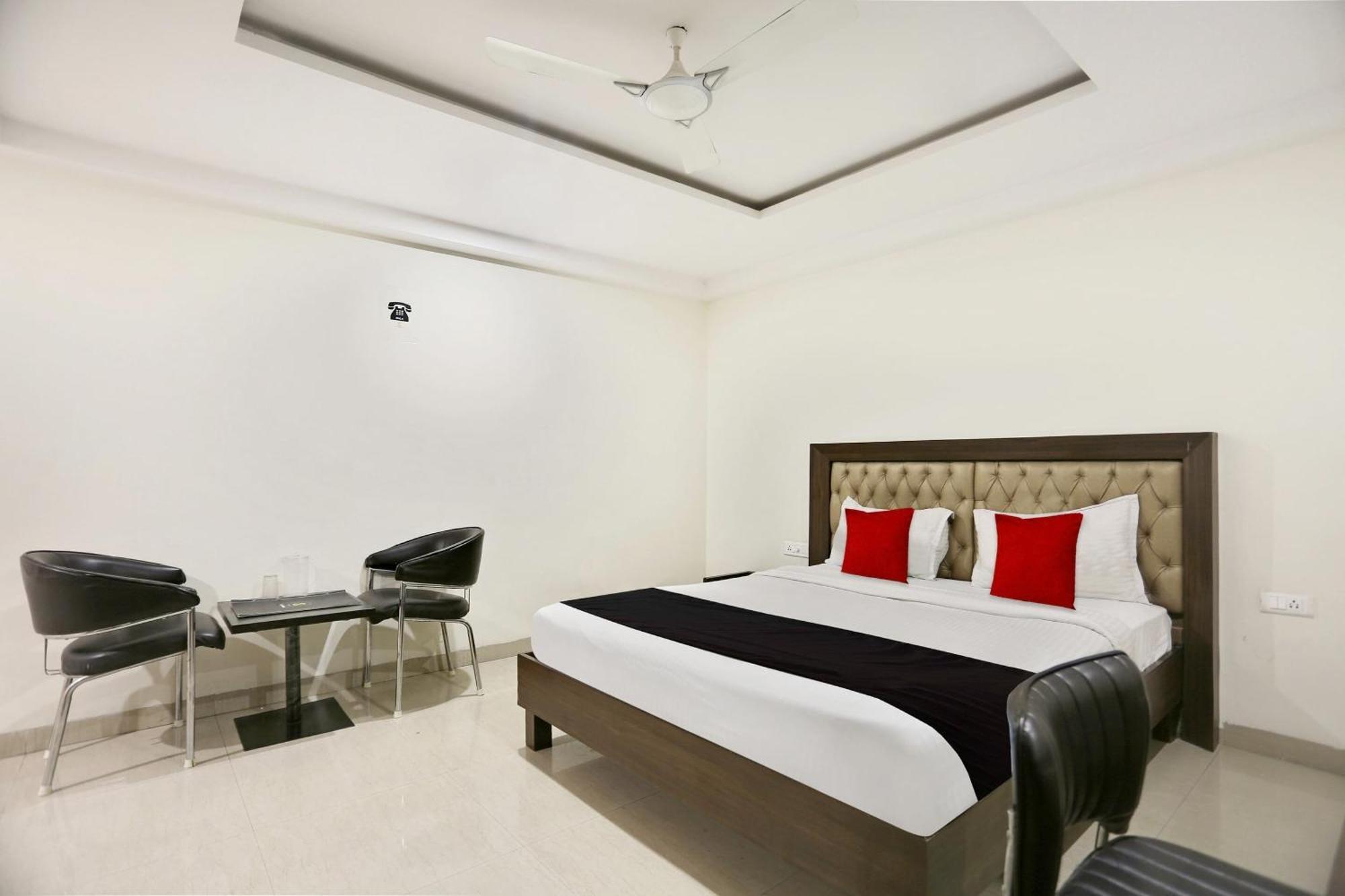 Townhouse Halcyon Deccan Inn Near Shilparamam Kondapur  Eksteriør billede